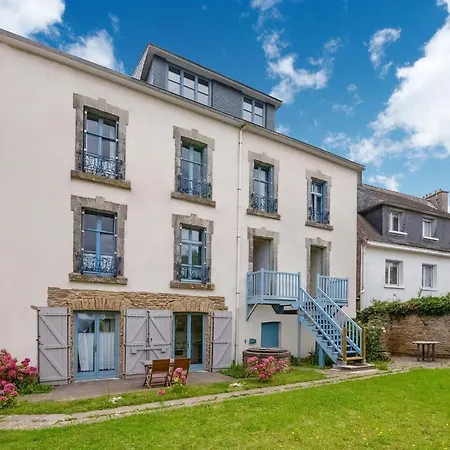 Luxurious Mansion In Castle Grounds In Lantheuil
