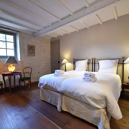 Luxurious Mansion In Castle Grounds In * Lantheuil