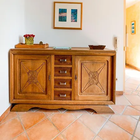 Дом отдыха Luxurious Mansion In Castle Grounds In Lantheuil