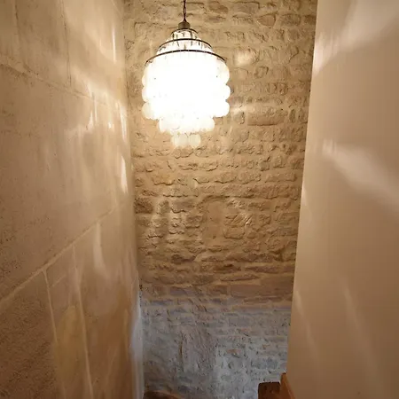 Дом отдыха Luxurious Mansion In Castle Grounds In Lantheuil