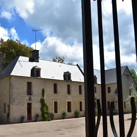 Дом отдыха Luxurious Mansion In Castle Grounds In Lantheuil