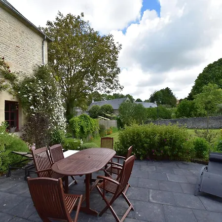 Дом отдыха Luxurious Mansion In Castle Grounds In Lantheuil