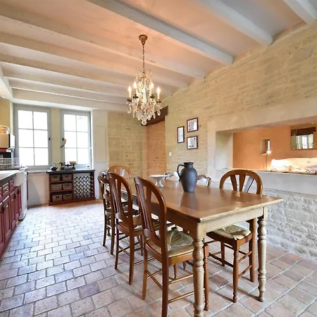 Luxurious Mansion In Castle Grounds In Lantheuil