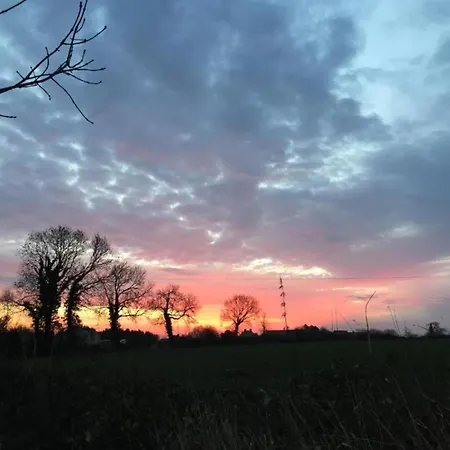 Дом отдыха Luxurious Mansion In Castle Grounds In Lantheuil