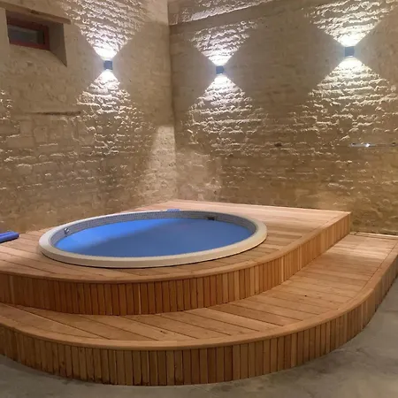 Luxurious Mansion In Castle Grounds In * Lantheuil