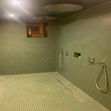 Дом отдыха Luxurious Mansion In Castle Grounds In