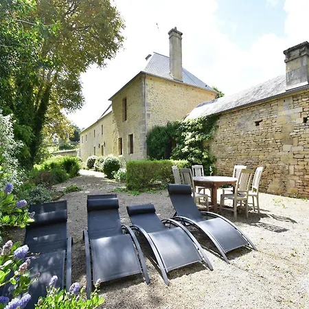 Luxurious Mansion In Castle Grounds In * Lantheuil