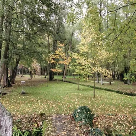 Дом отдыха Luxurious Mansion In Castle Grounds In