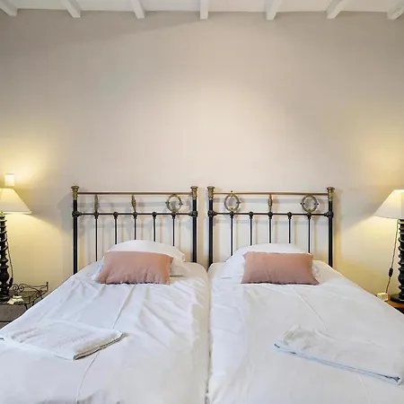 Nyaraló Luxurious Mansion In Castle Grounds In
