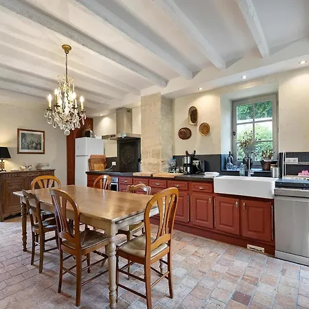 Nyaraló Luxurious Mansion In Castle Grounds In Lantheuil