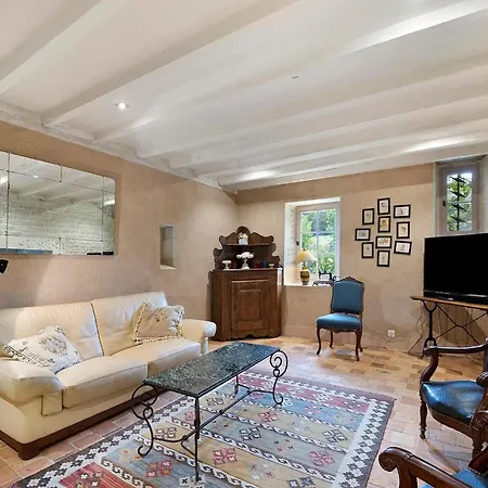Luxurious Mansion In Castle Grounds In Lantheuil