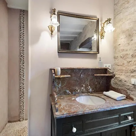 Nyaraló Luxurious Mansion In Castle Grounds In Lantheuil