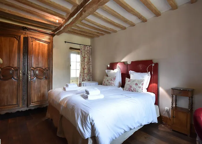 Luxurious Mansion In Castle Grounds In Lantheuil