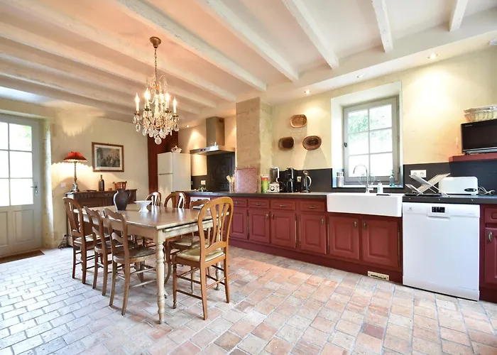 Дом отдыха Luxurious Mansion In Castle Grounds In