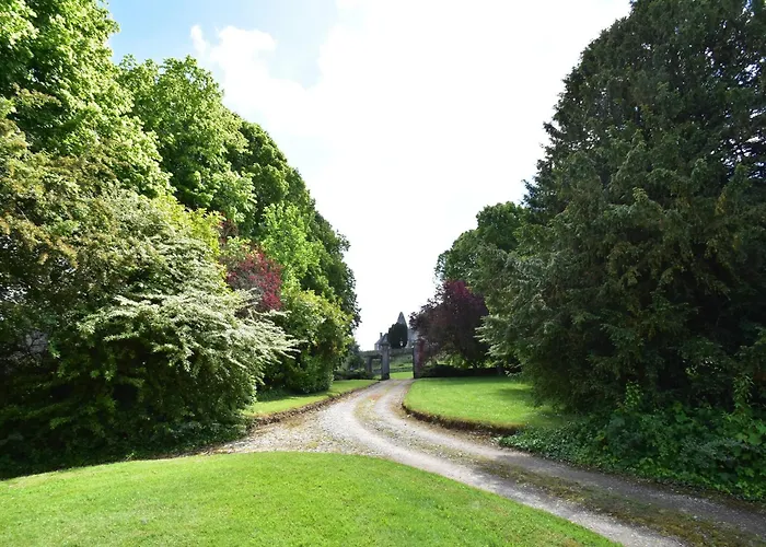 Luxurious Mansion In Castle Grounds In * Lantheuil