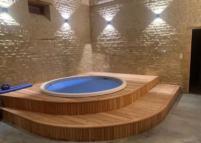 Luxurious Mansion In Castle Grounds In * Lantheuil