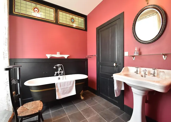 Luxurious Mansion In Castle Grounds In Lantheuil