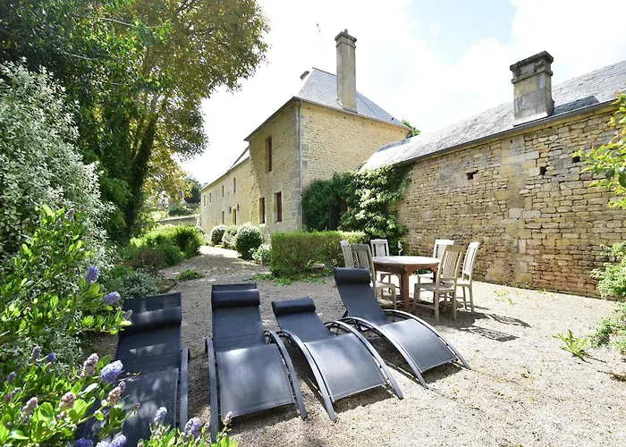 Luxurious Mansion In Castle Grounds In * Lantheuil