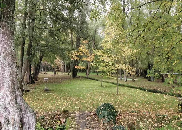 Дом отдыха Luxurious Mansion In Castle Grounds In